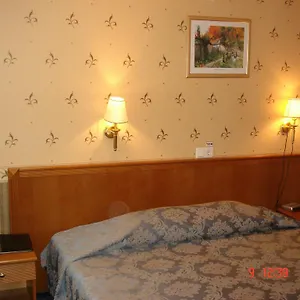 Otel Znannya, Kiev